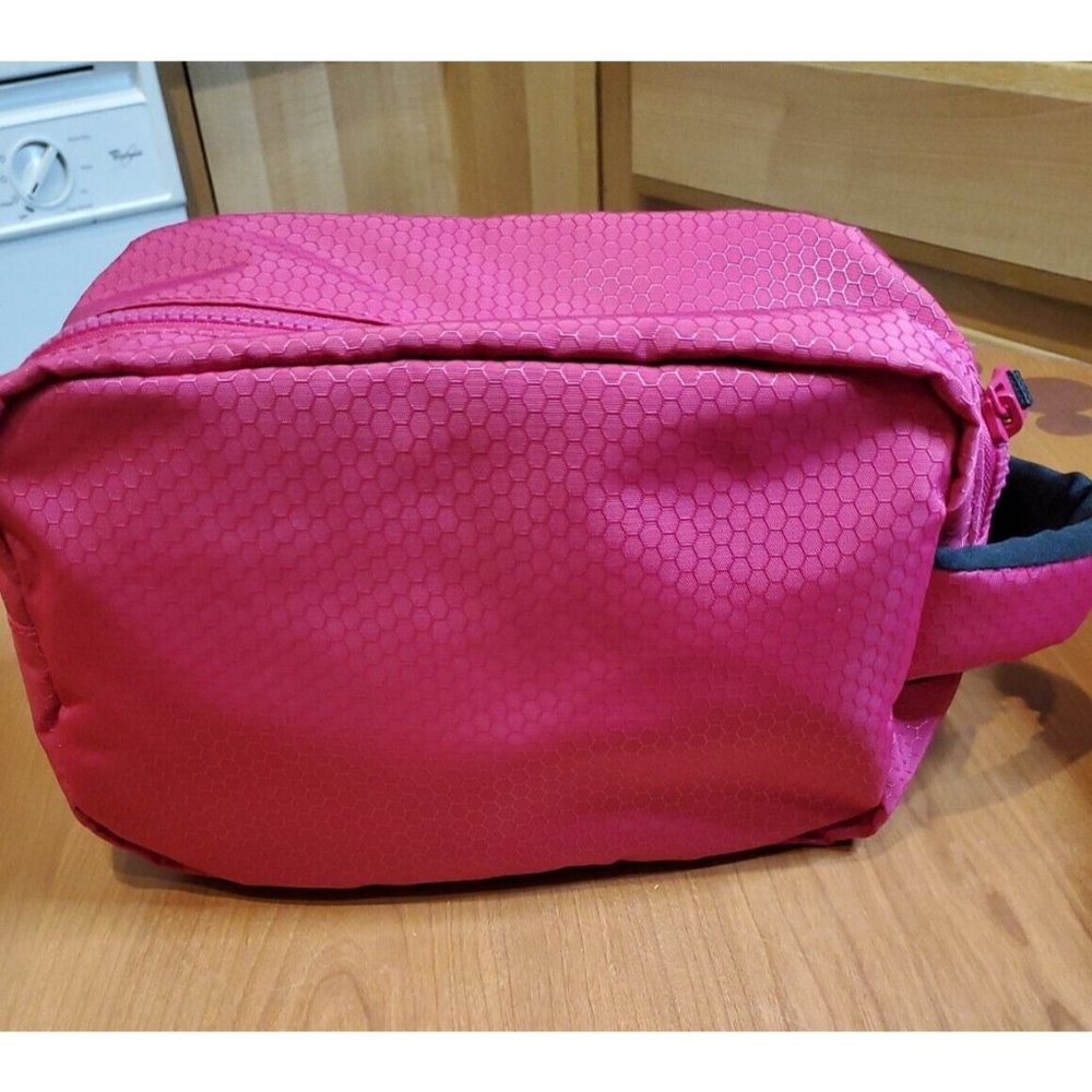 Adidas Unisex Team Toiletry Kit Bold Pink One Size View 3